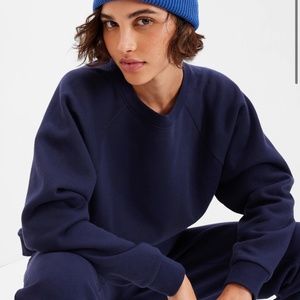 GAP Crew Neck Raglan Navy Sweatshirt Size M